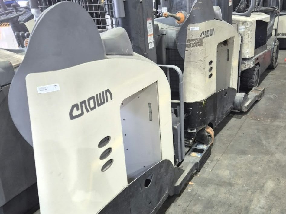 Crown pallet stackers