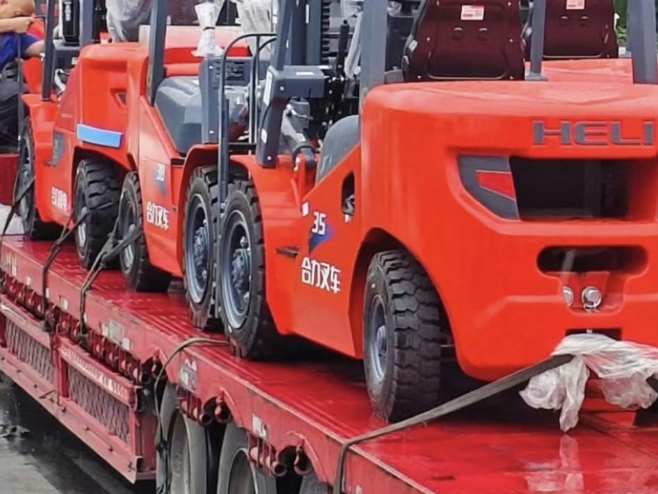 Heli forklifts loaded on a lorry for delivery